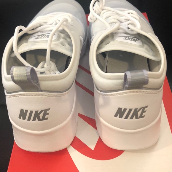 Nike Air Max Thea Women’s Shoes White and Silver - Picture 2 of 3